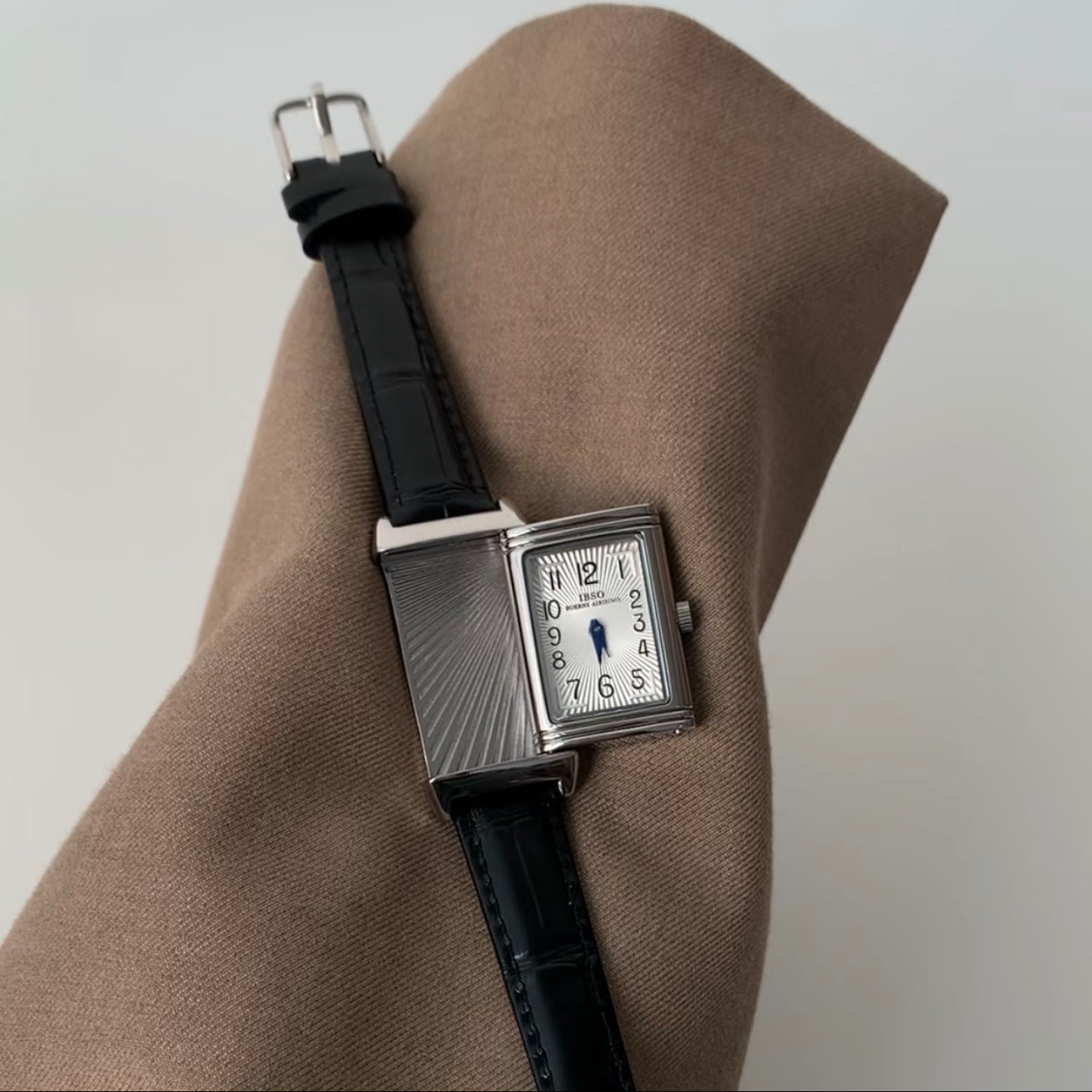 Pivot Reversible